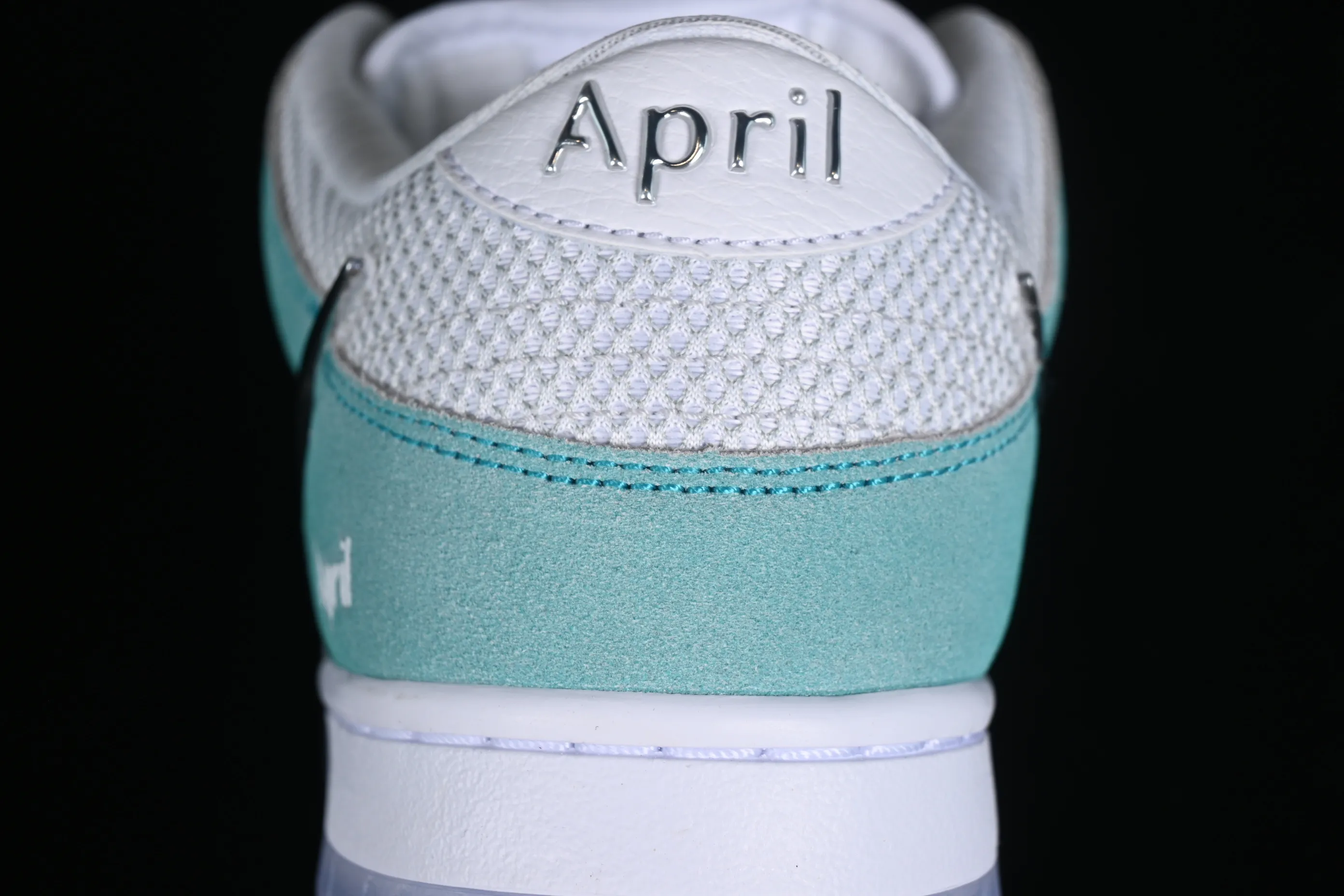 All Categories Nk SB Dunk Series Nk SB Dunk Low Low-top sneakers Pure original April Skateboards x Nk SB Dunk Low joint model Frozen Rose SB smashed backboard fashion casual sneakers FD2562-400